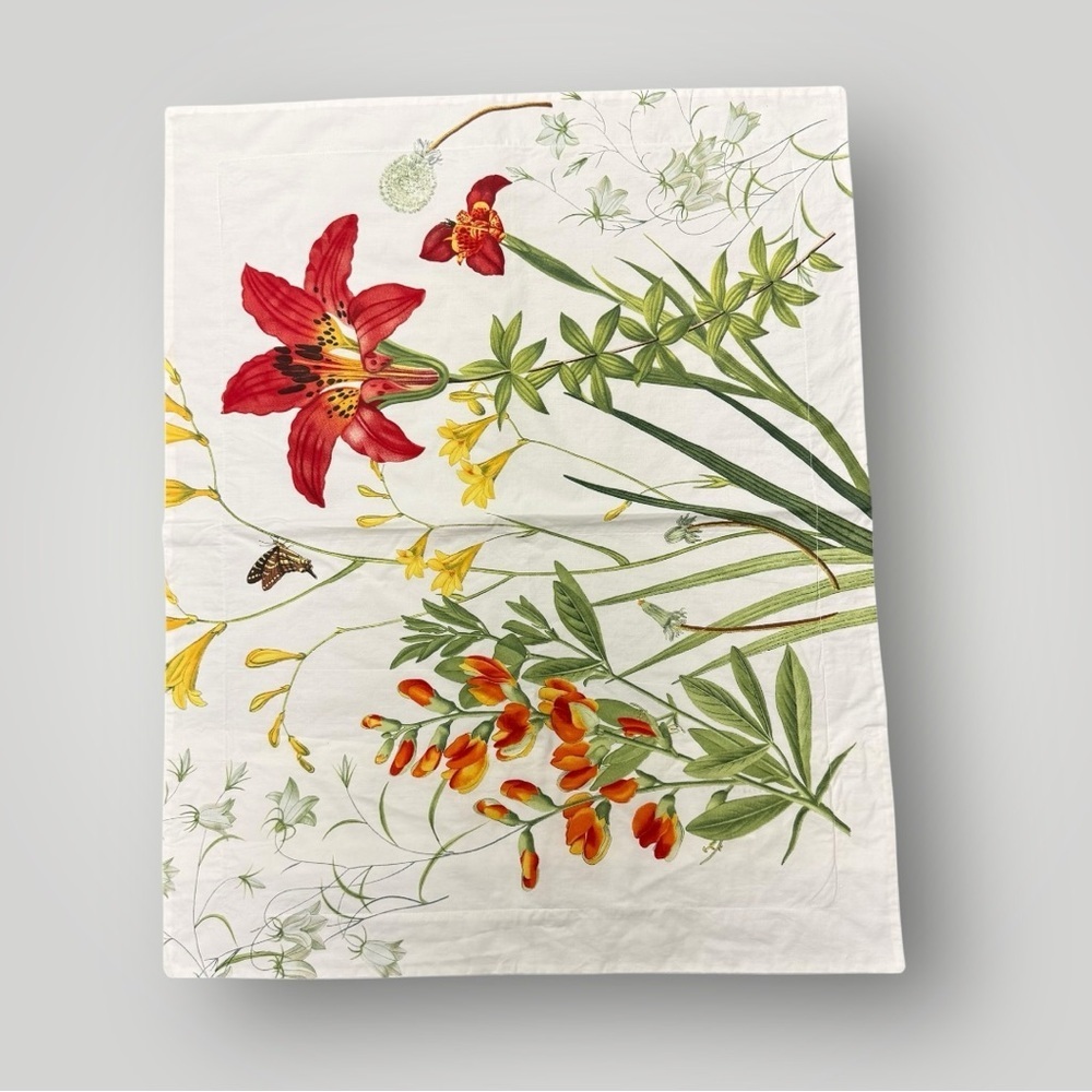 Pottery Barn White Botanical Floral Red Lily Cotton Standard Shams Set‎ of 2
